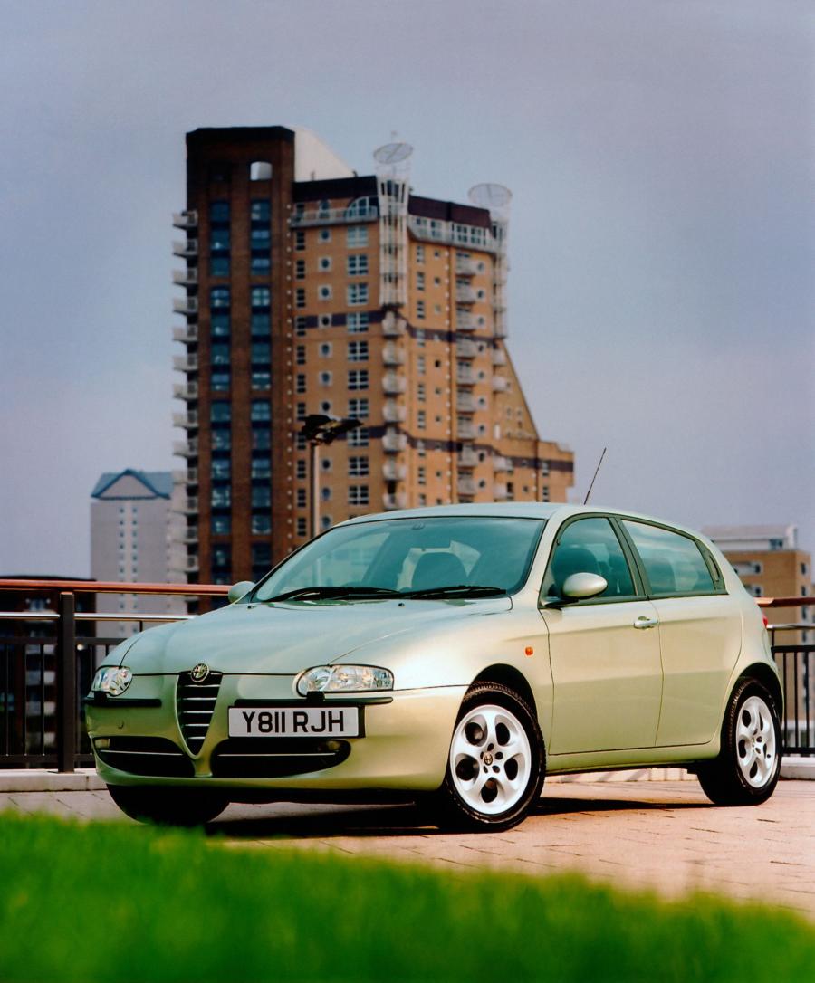  Alfa Romeo 147 5-Door (937B) 2001 года  (UK) (фото 2 из 12)